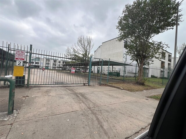 2830 S Bartell Dr Unit 39, Houston, TX 77054 - gate with fence