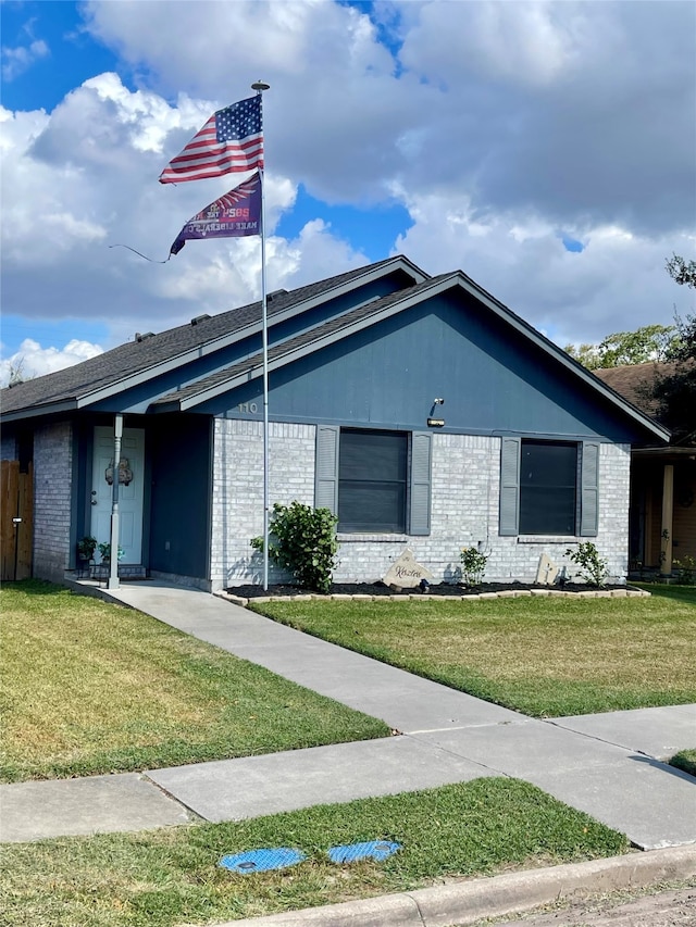 view of front of property with a front lawn