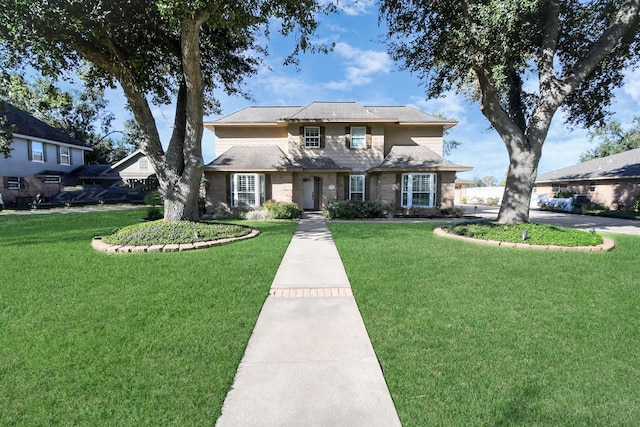 view of front of property with a front yard