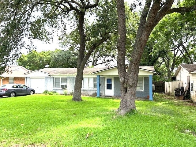 ranch-style house with a front lawn