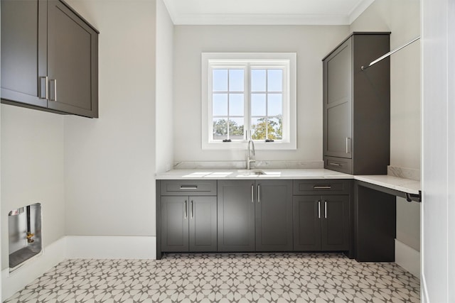 1944 Larchmont Rd, Houston, TX 77019 - laundry area featuring light flooring, crown molding, and cabinet space