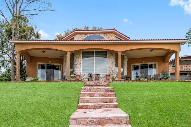 view of front of property featuring a front yard