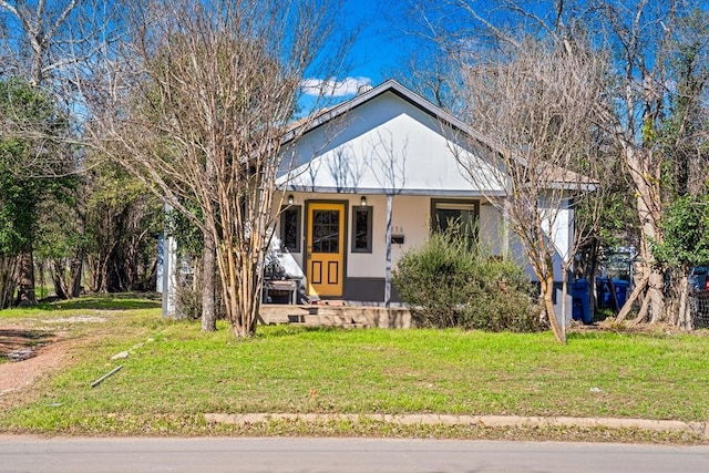 view of front of property with a front lawn