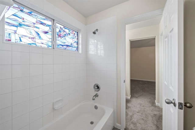 bathroom featuring tiled shower / bath combo