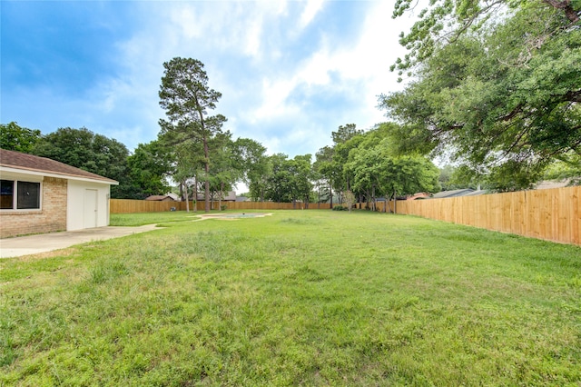 view of yard with a patio area