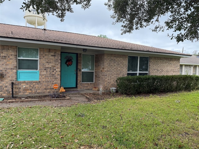 ranch-style home with a front yard