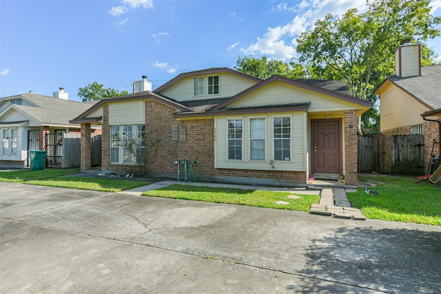 view of front facade with a front lawn