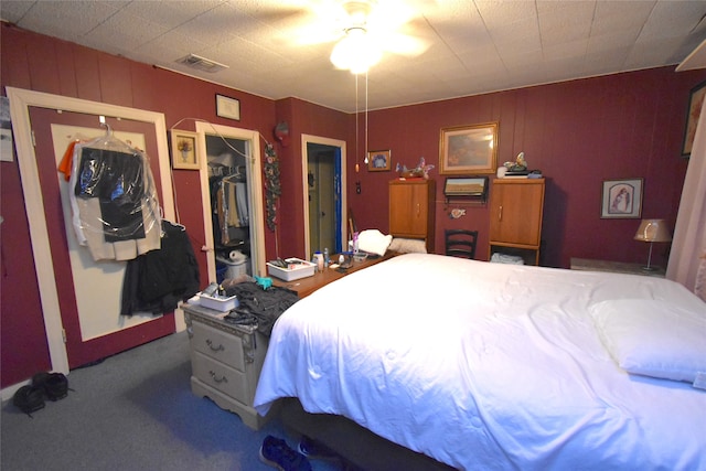 bedroom with a closet, carpet, and ceiling fan