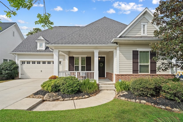 craftsman-style house featuring covered porch and a front yard