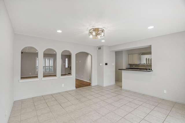 empty room featuring light tile patterned flooring