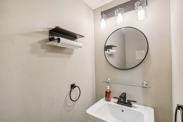 bathroom featuring sink