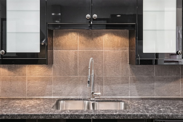 kitchen with backsplash and sink