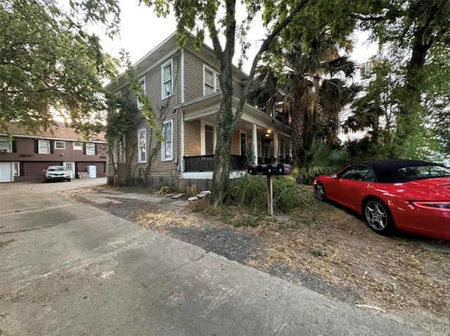 view of front facade featuring a porch