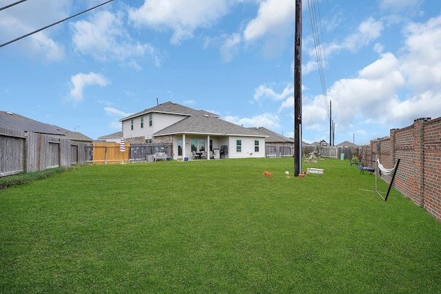 view of yard featuring a patio area