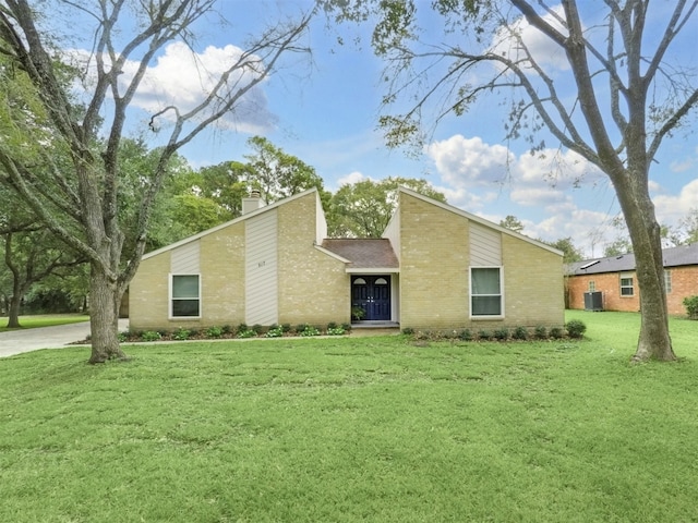 view of front of home featuring a front yard and cooling unit