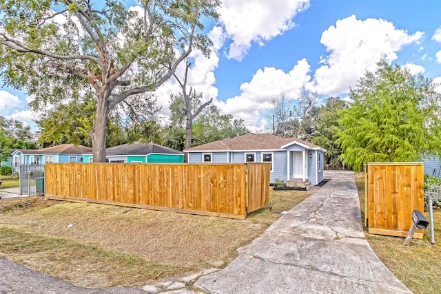 view of front of property