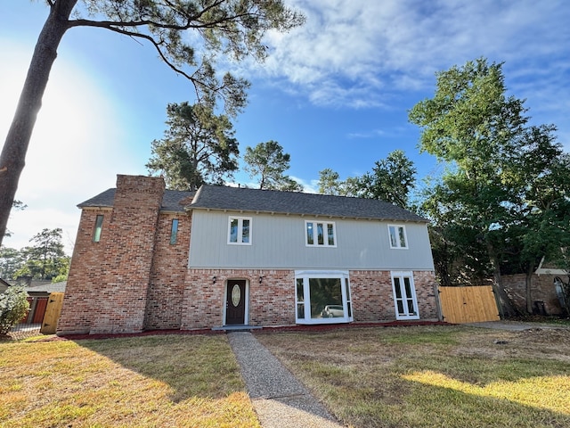 view of front property featuring a front yard