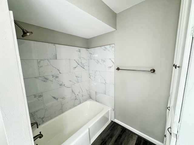 bathroom with tiled shower / bath and wood-type flooring