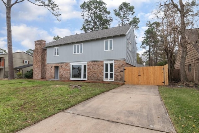 view of front of house with a front yard