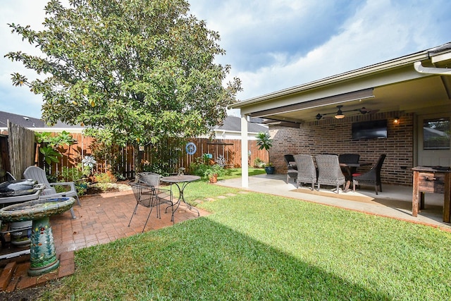 view of yard with a patio and ceiling fan