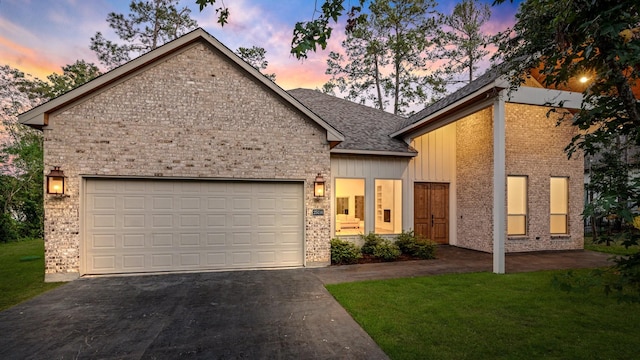 view of front facade featuring a yard and a garage