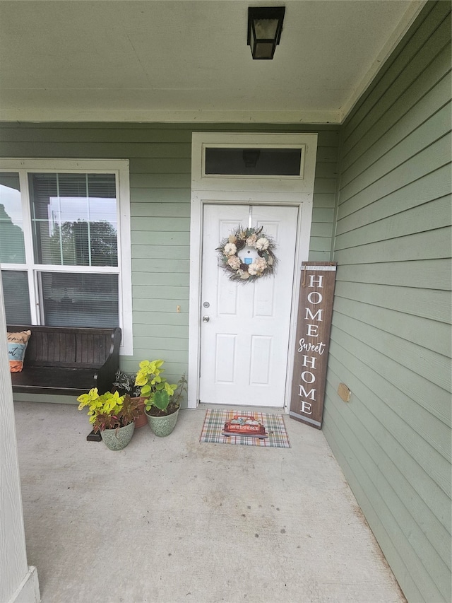 entrance to property featuring covered porch