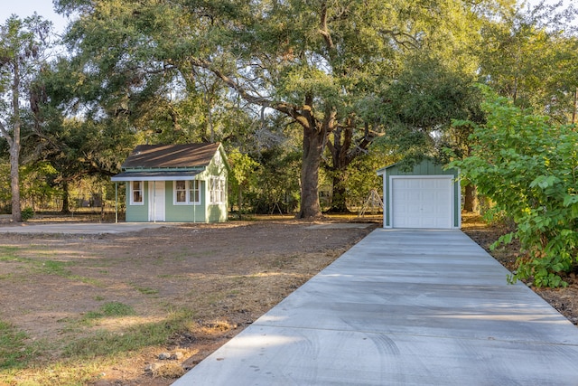 view of yard featuring a garage