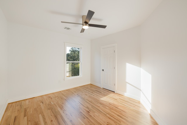 unfurnished room featuring light hardwood / wood-style floors and ceiling fan