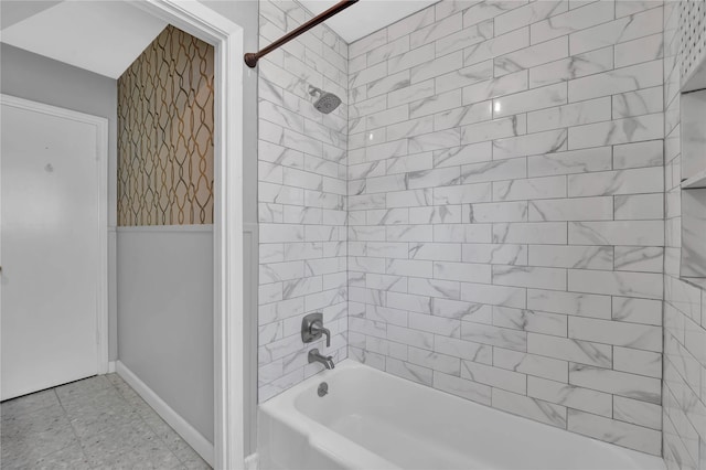 bathroom featuring tiled shower / bath combo