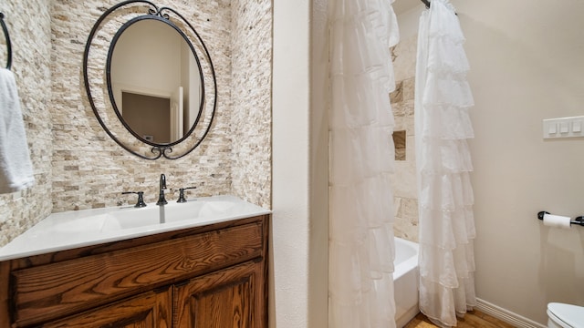 full bathroom with vanity, toilet, and shower / tub combo