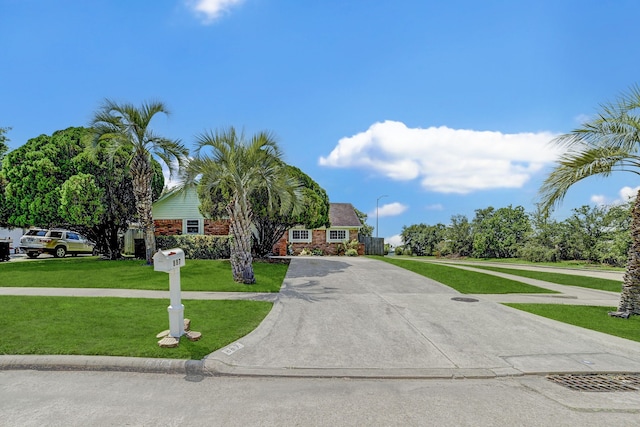 view of front of property with a front lawn