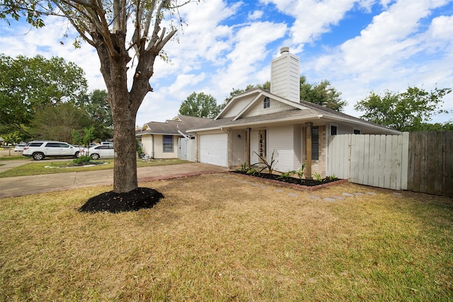 view of front of home featuring a front yard and a garage