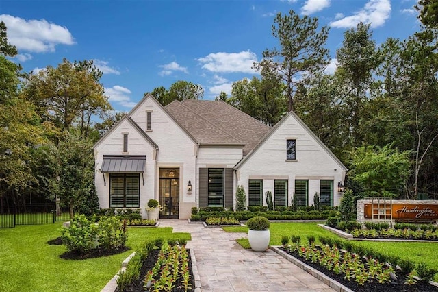 view of front of property with a front yard