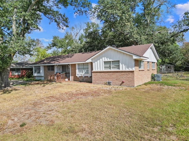 ranch-style house featuring central AC and a front lawn