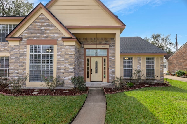 view of front of house with a front yard