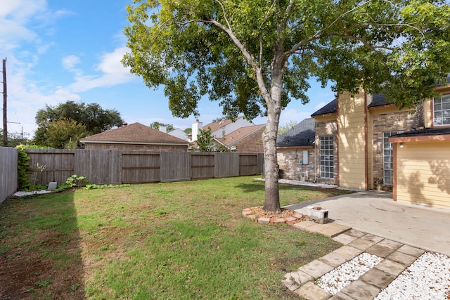 view of yard with a patio area