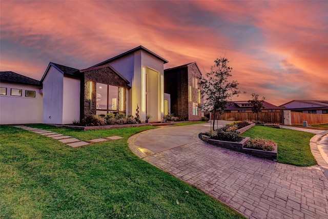 view of front of home featuring a lawn