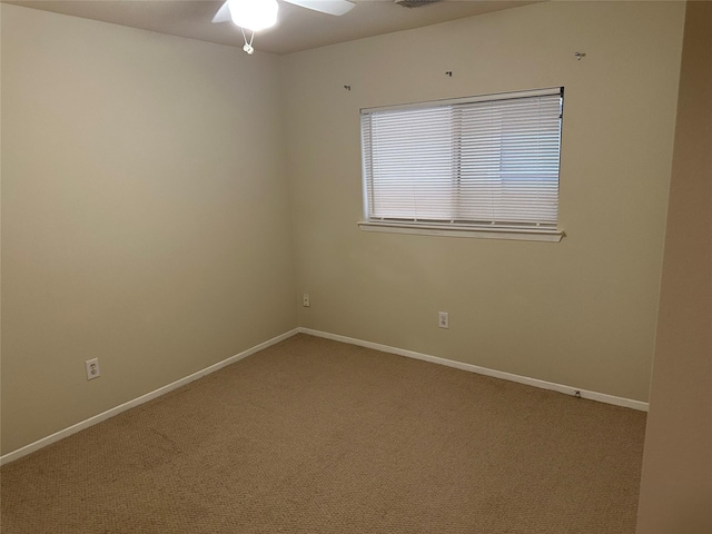 unfurnished room featuring ceiling fan and carpet