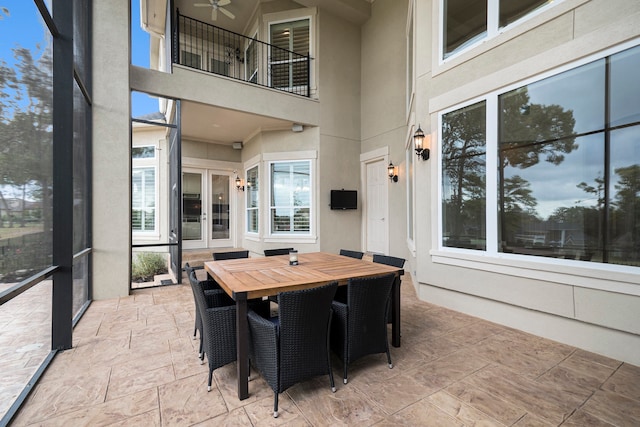 sunroom featuring ceiling fan