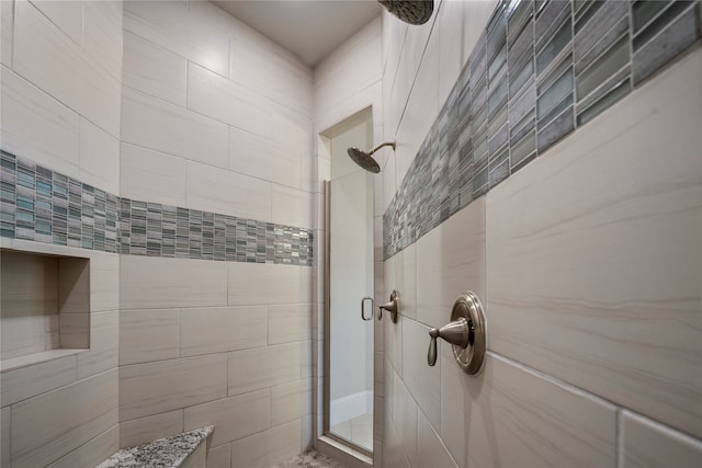 bathroom featuring tiled shower