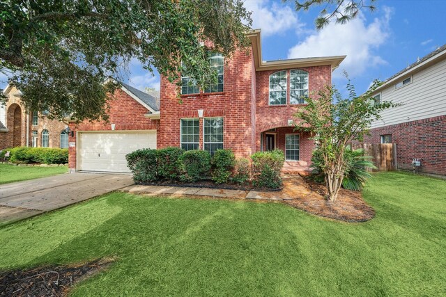 view of front facade featuring a front lawn