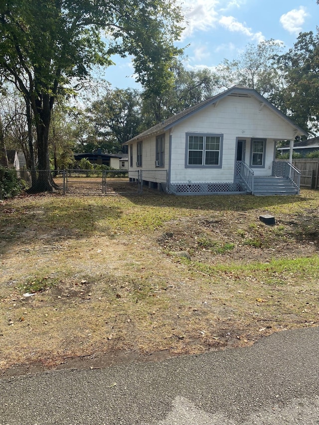 view of front facade featuring fence