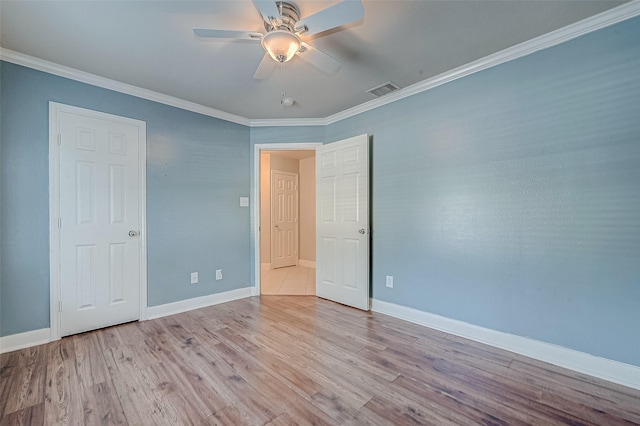 unfurnished bedroom featuring light hardwood / wood-style flooring, ceiling fan, and ornamental molding