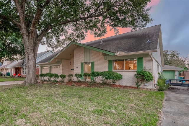 view of front of home featuring a yard