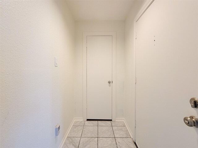 entryway featuring light tile patterned flooring and baseboards