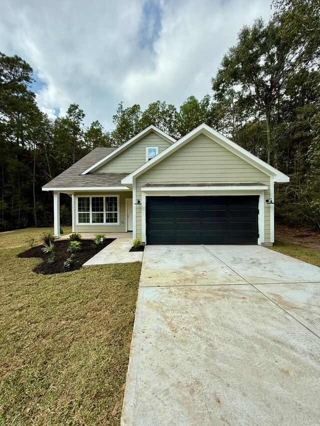 view of front of property featuring a front lawn and a garage