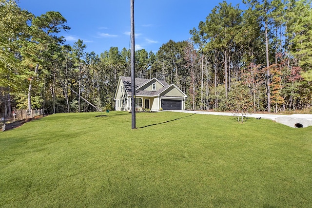 view of front of property featuring a front yard and a garage