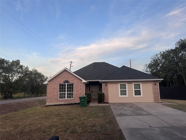 ranch-style house featuring a front lawn