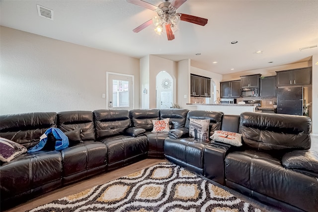 living room featuring light hardwood / wood-style floors and ceiling fan