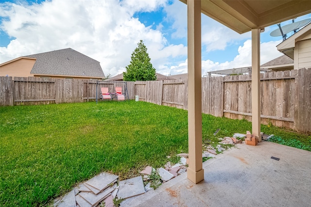 view of yard featuring a patio area